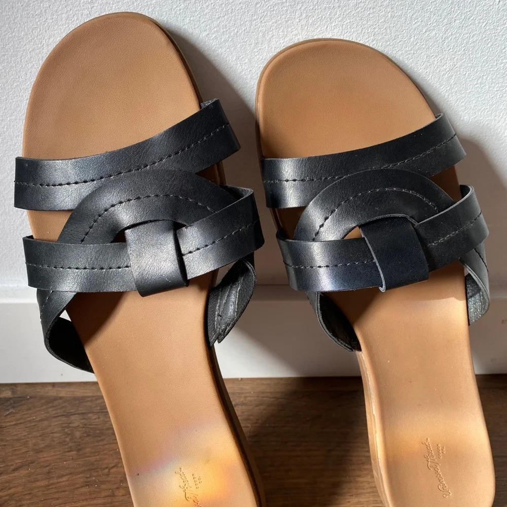 Sandals - Picture 2 of 3